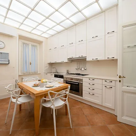 Апартаменты Frattina10 Dream At Spanish Steps